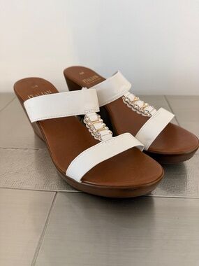 NEW Italian Shoemakers White Leather Slip-On Mules with Gold Chain Detail